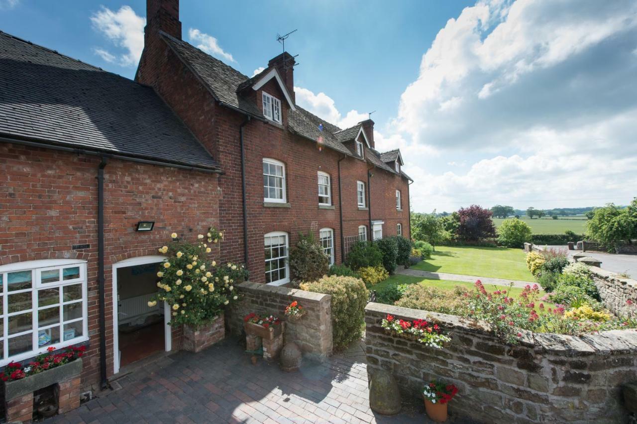 Moreton Hall Farm Bed and Breakfast Newport  Esterno foto