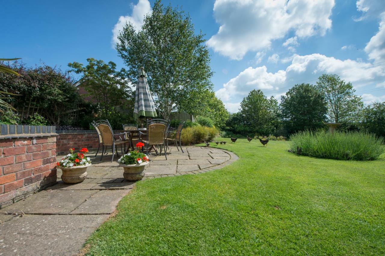 Moreton Hall Farm Bed and Breakfast Newport  Esterno foto
